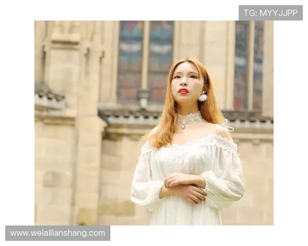 1948年法国巴黎 模特展示新款时装